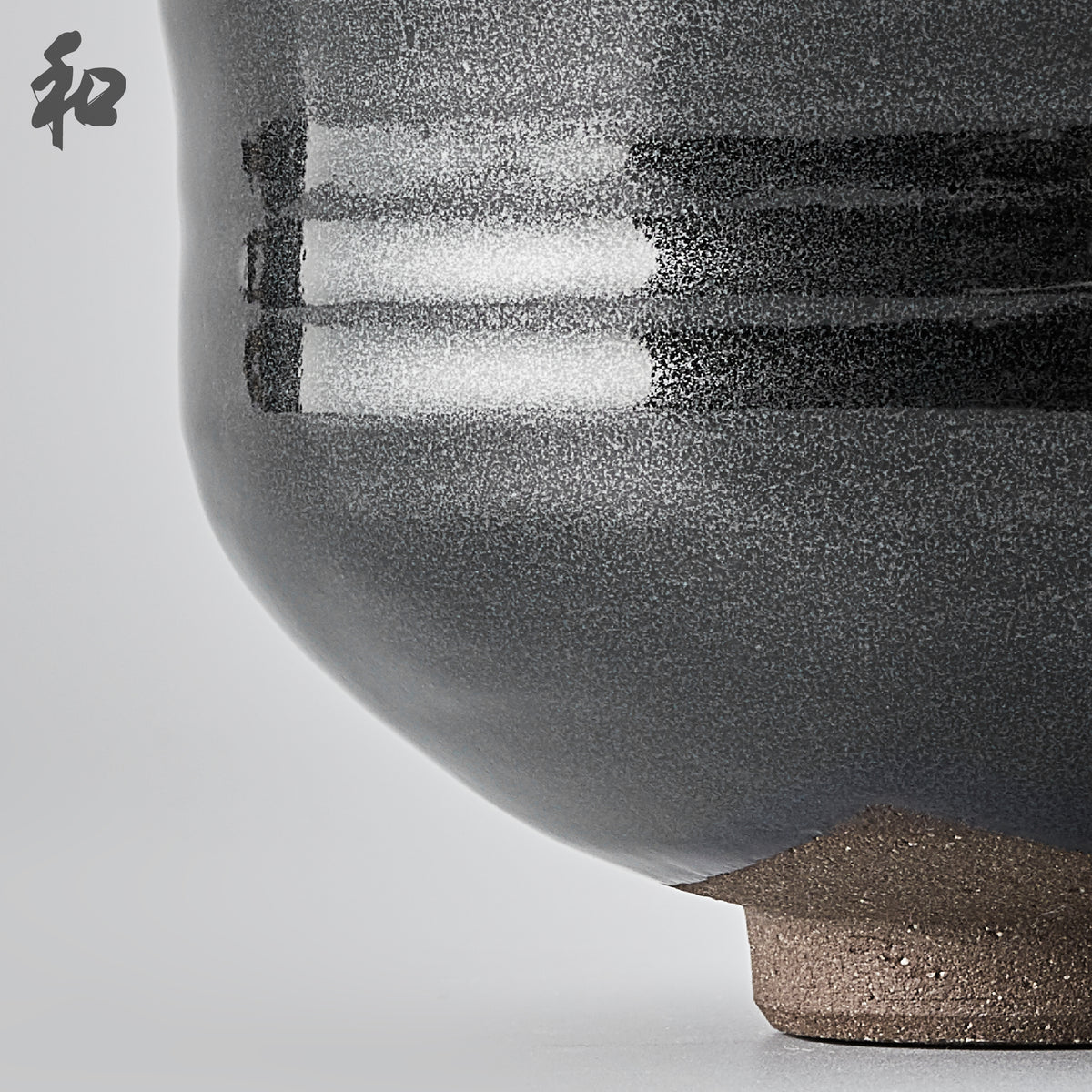 Peace 和 Peace Black Chawan (metallic peal)